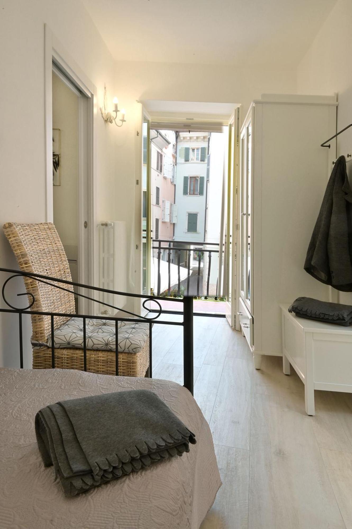 Cavour Apartments Salo Exterior photo