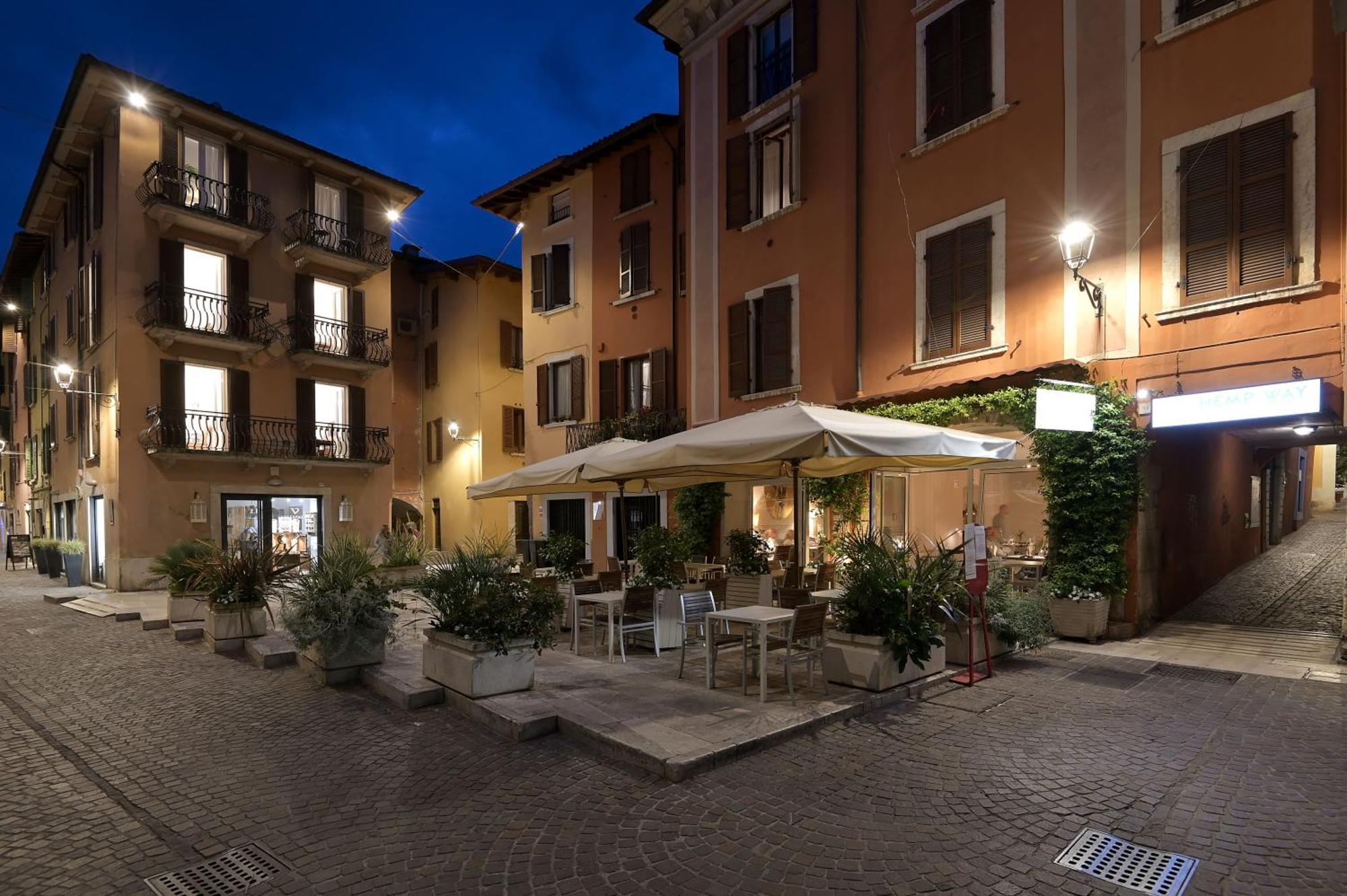 Cavour Apartments Salo Exterior photo